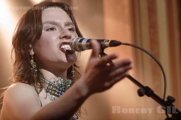 DASHA AND VORSE - 2007-01-05 - PARIS - La Fleche d'Or - 